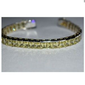 Green bracelet